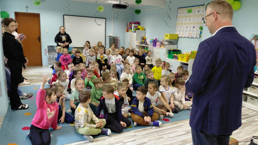 Spektakl edukacyjny w Tęczowym Zakątku