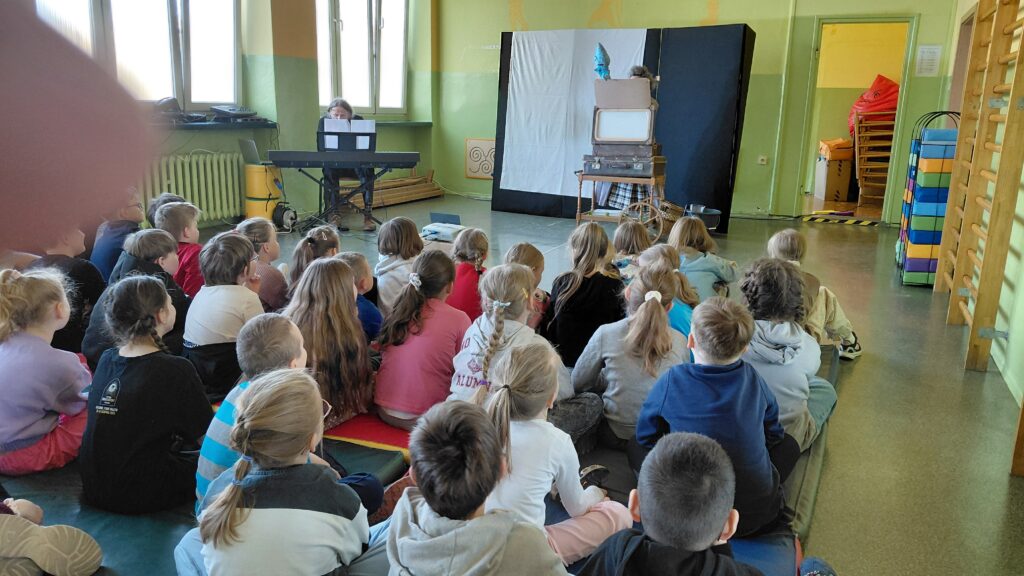 Spektakl edukacyjny w SP 4